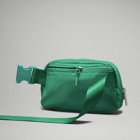NEW Emerald Ice lululemon Everywhere Belt Bag - Picture 5 of 8